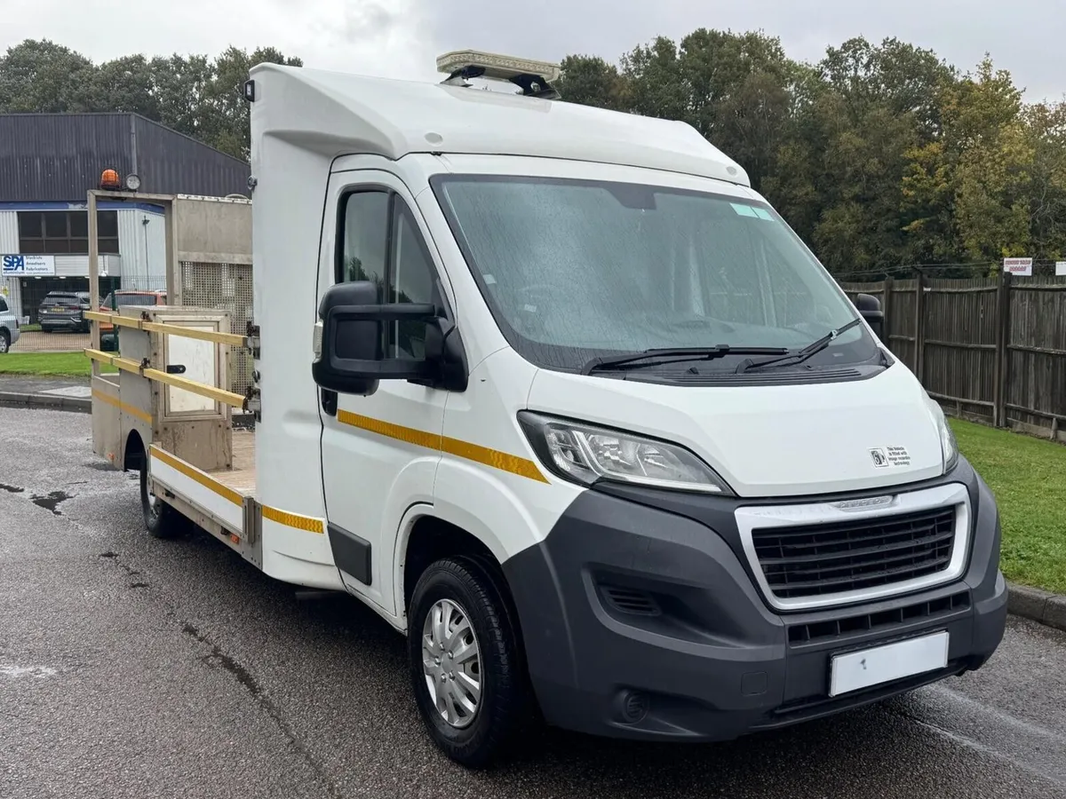 2018 Peugeot Boxer Dropside Van - Image 3