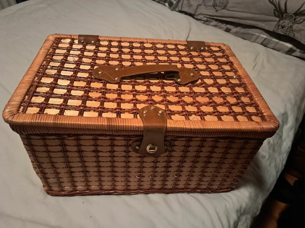 Picnic basket