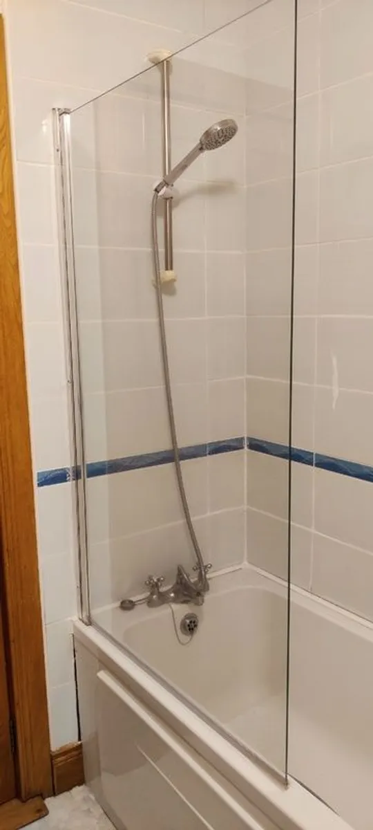 White bathroom suite - Image 1