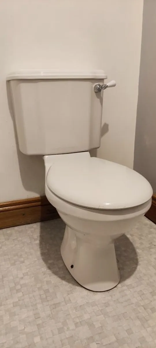 White bathroom suite - Image 4