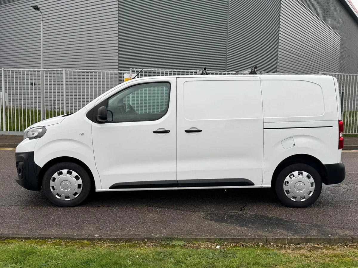 2018 Peugeot Expert Panel Van - Image 1