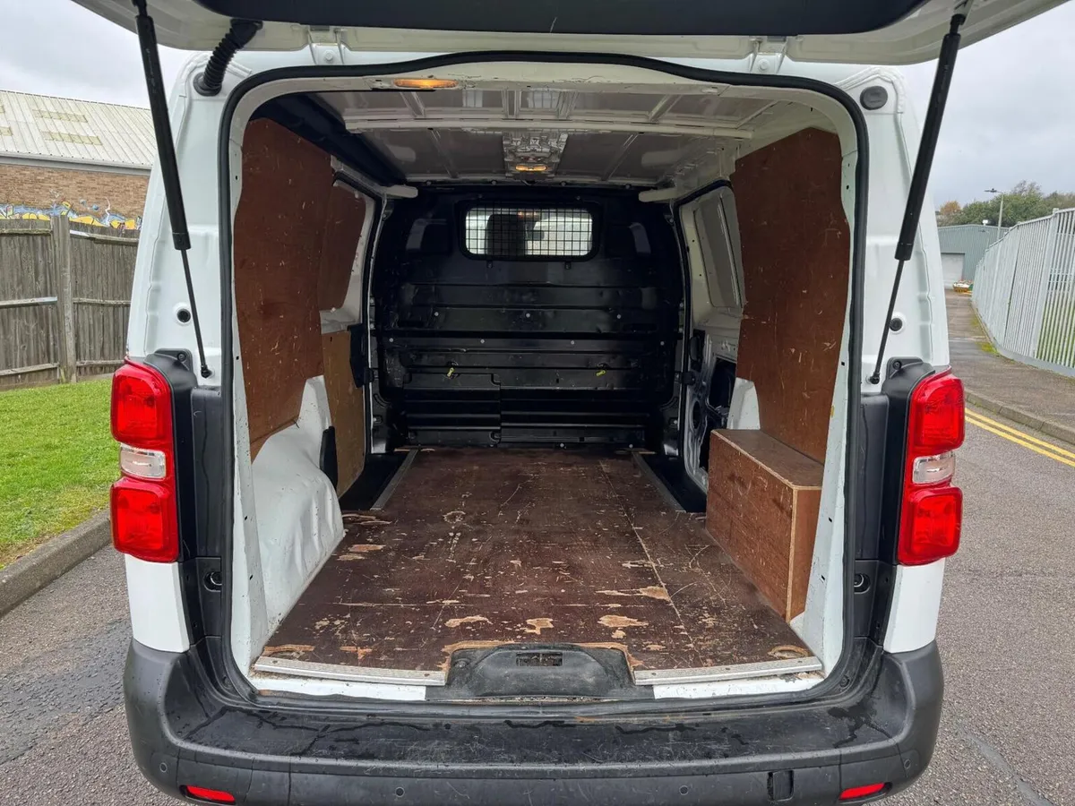 2018 Peugeot Expert Panel Van - Image 2
