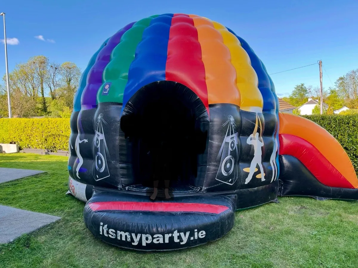 Bouncy castle - Image 2