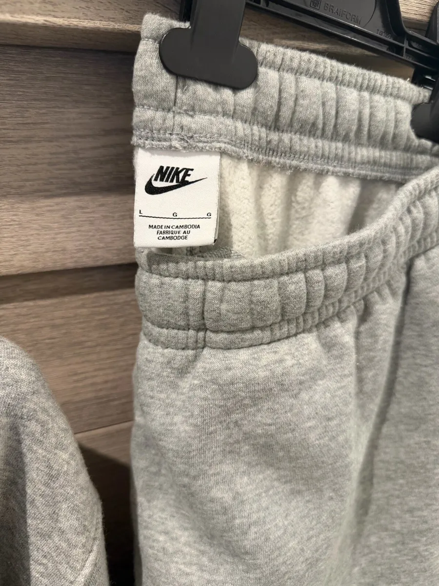 Nike tracksuit - Image 2