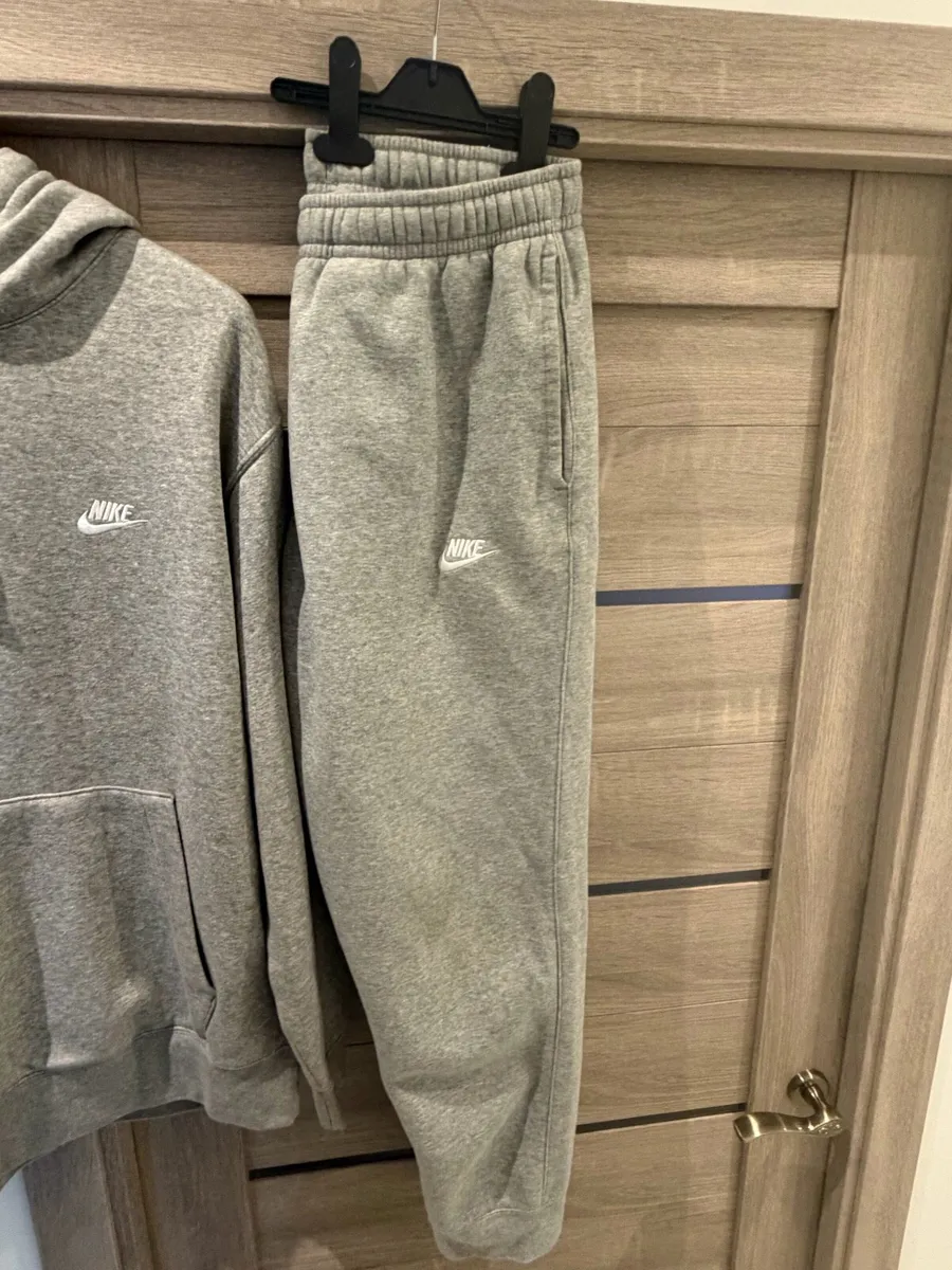 Nike tracksuit - Image 3