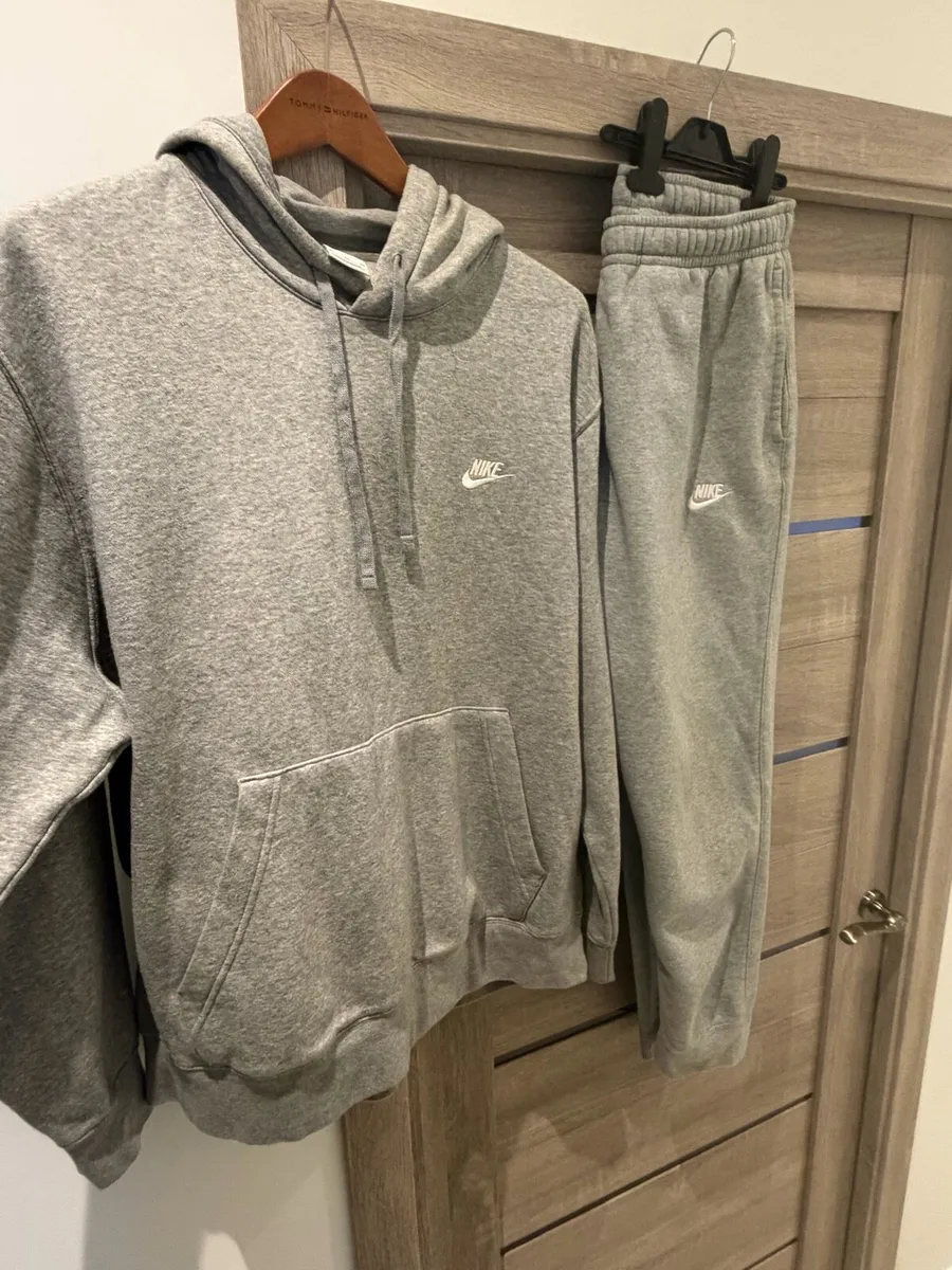 Nike tracksuit - Image 4