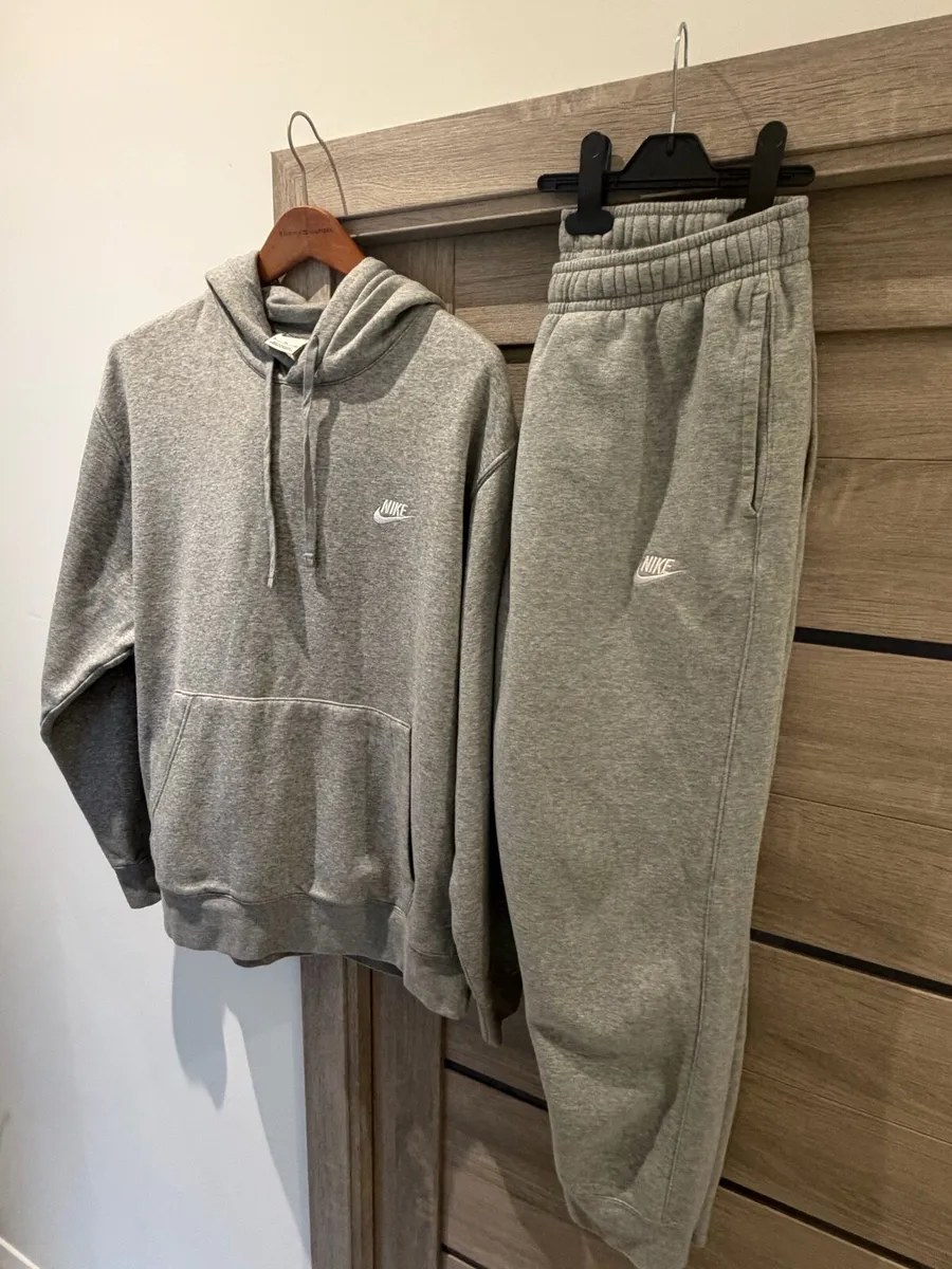 Nike tracksuit - Image 1