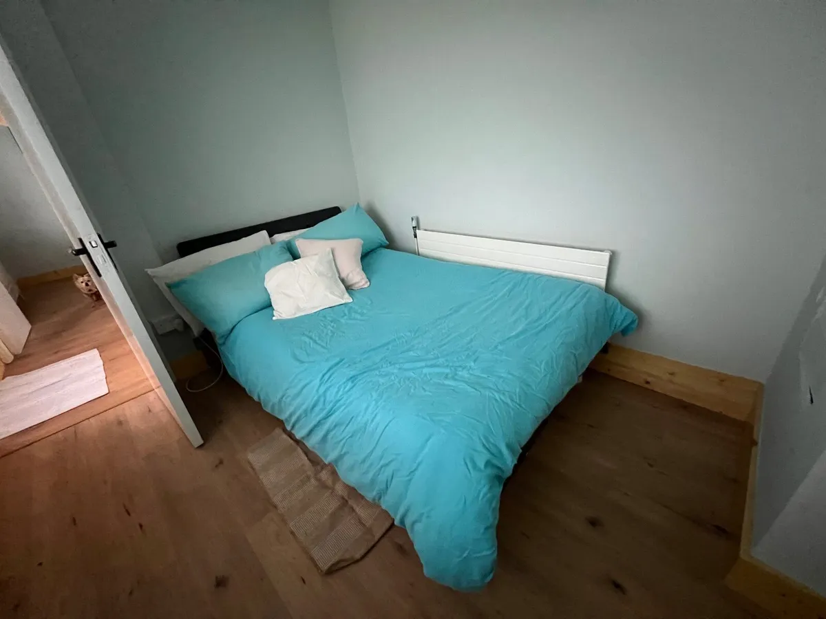 Double bed - Image 1