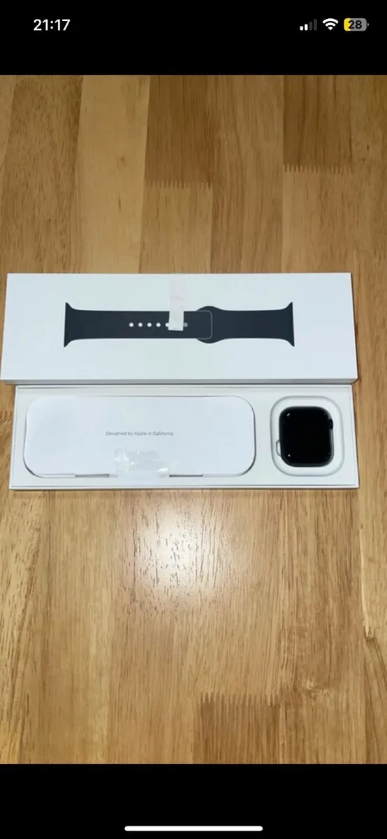 Apple smart watch - Image 1