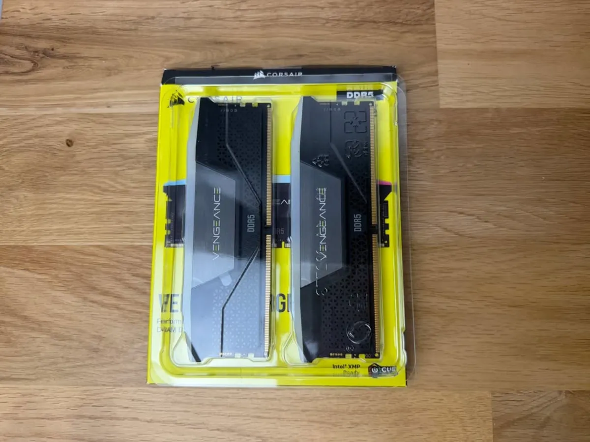 Corsair 32GB DDR5 6400 MHz Vengeance RGB - Image 2