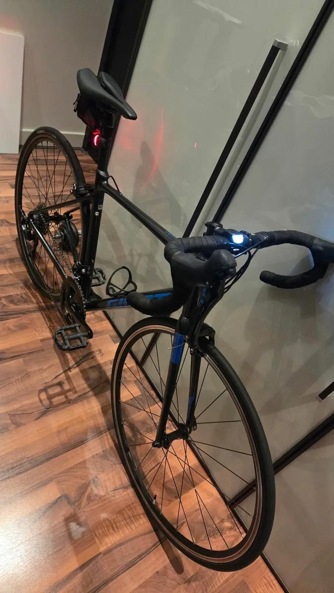 Giant Contend SL1 road bike - Image 3