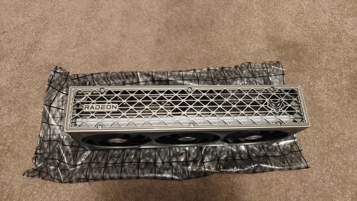 AMD Radeon RX 9070 XT Sapphire Nitro - Image 4