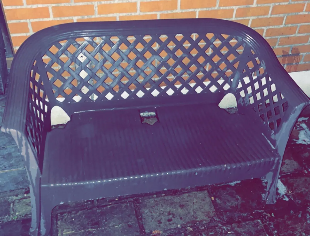 Durable outdoor bench - Image 1