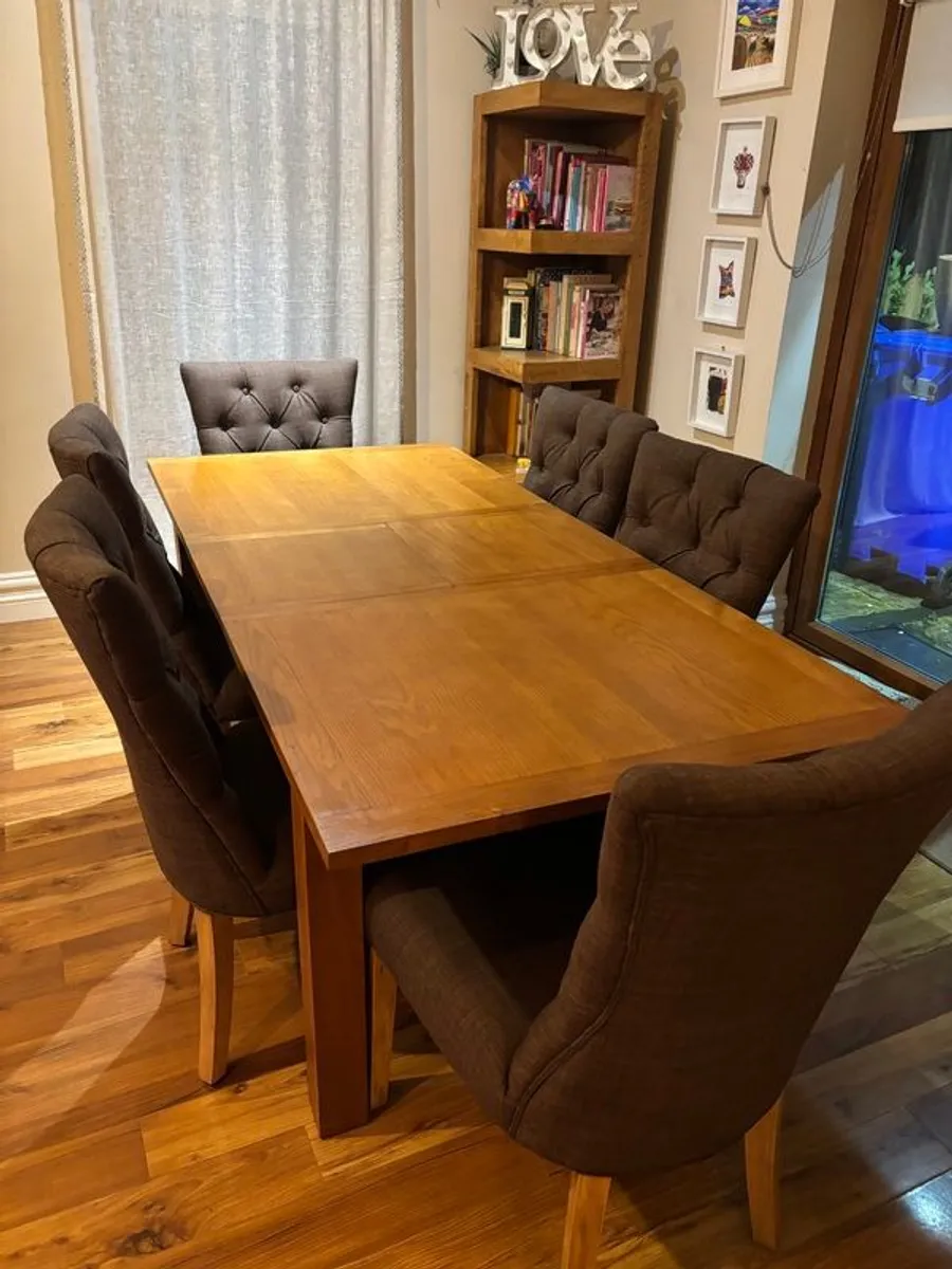 Oak table and 6 chairs - Image 1