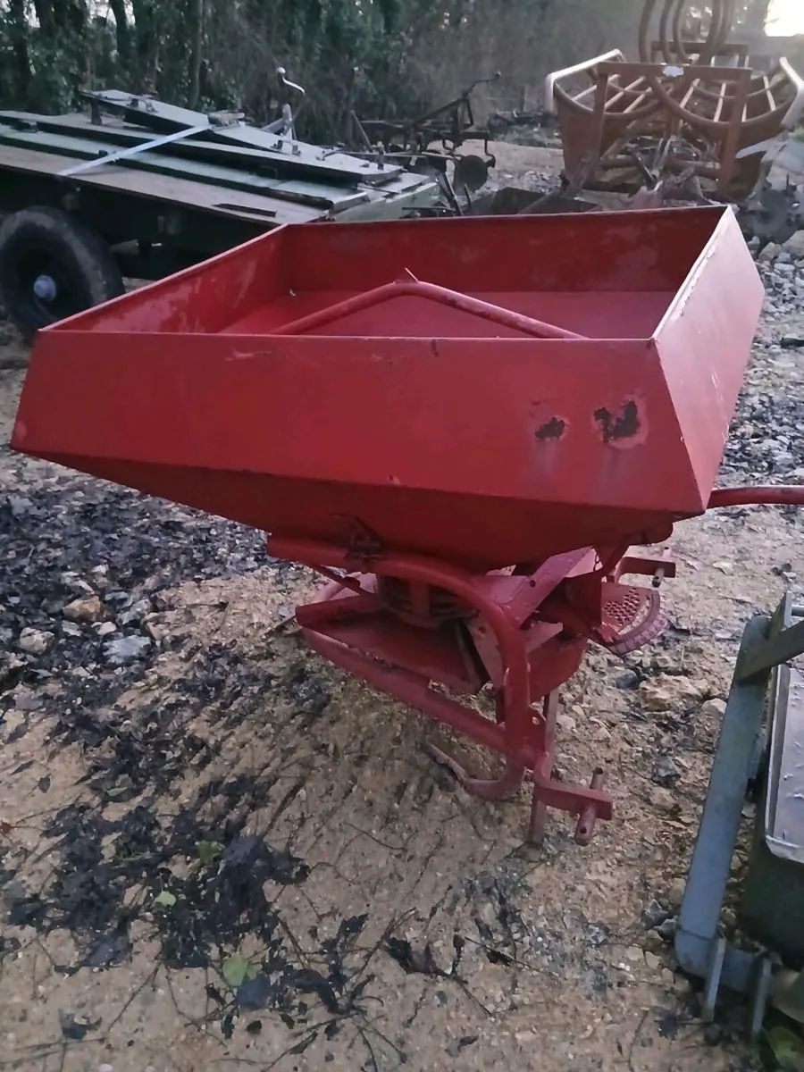 Massey Ferguson Spreader 11 and Ferguson Scoop - Image 3