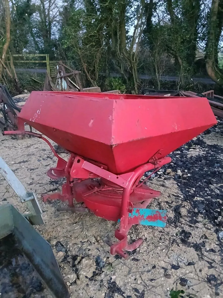 Massey Ferguson Spreader 11 and Ferguson Scoop - Image 2