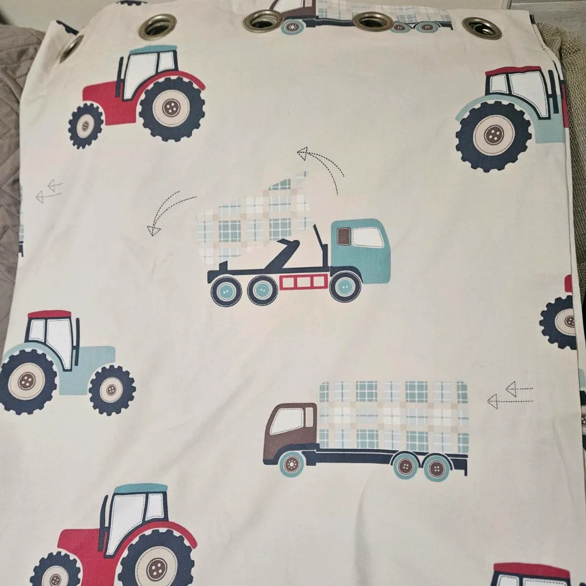 Tractors and Lorries Curtains 120 x 60 - Image 1