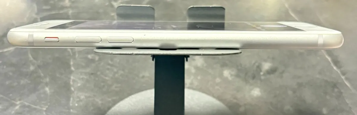 Iphone 7 (Black, still availabl) Iphone 8 - Image 2