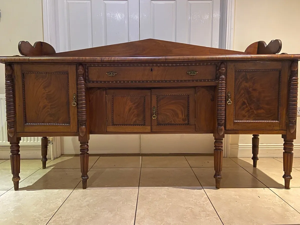 William IV Irish Hunt sideboard - Image 1
