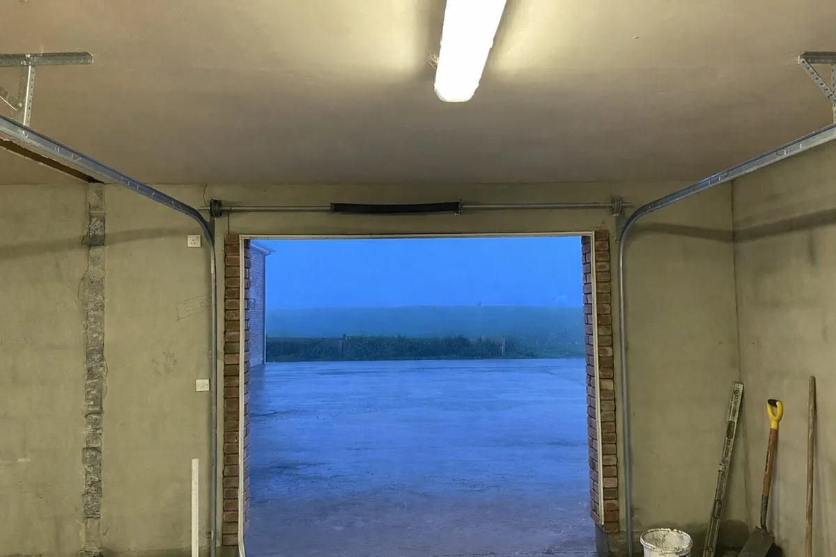 Garage door - Image 2