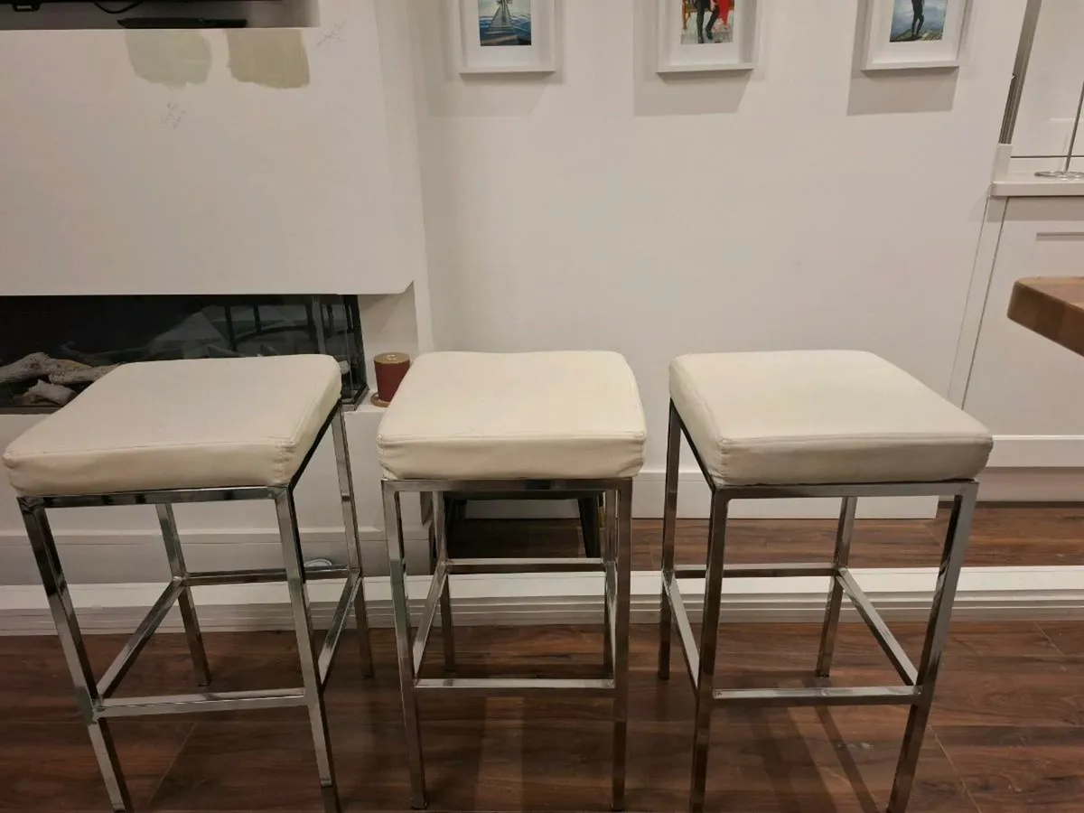 Kitchen counter stools - Image 1