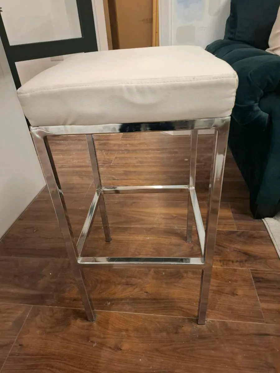 Kitchen counter stools - Image 2