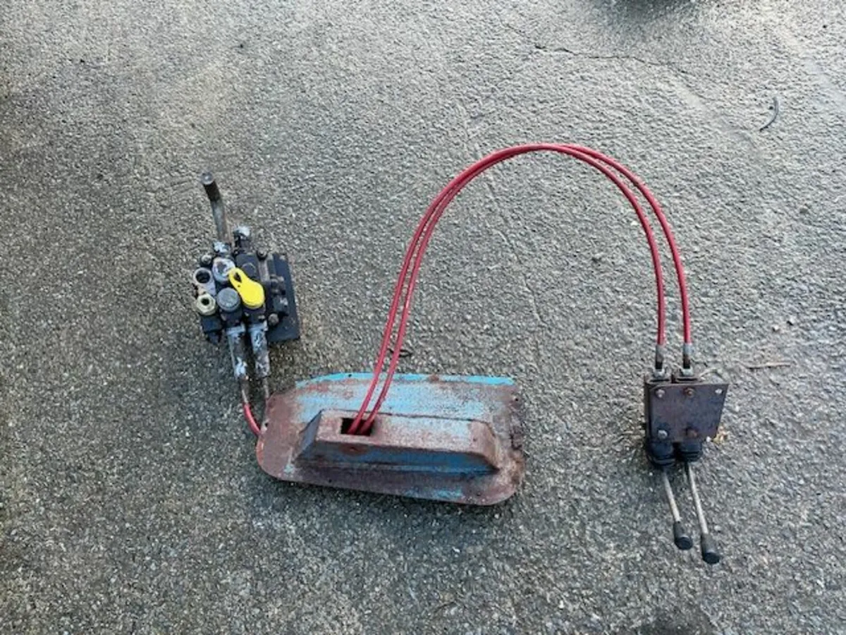 Quicke Loader Brackets spool valve cable control.. - Image 3