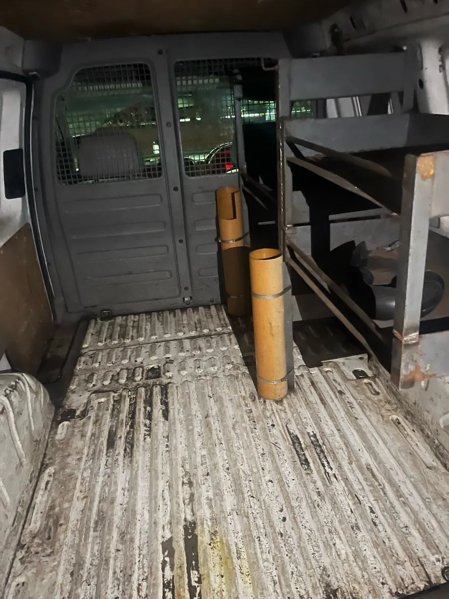 Volkswagen caddy 2005 1.9  cvrt until June 26 - Image 4