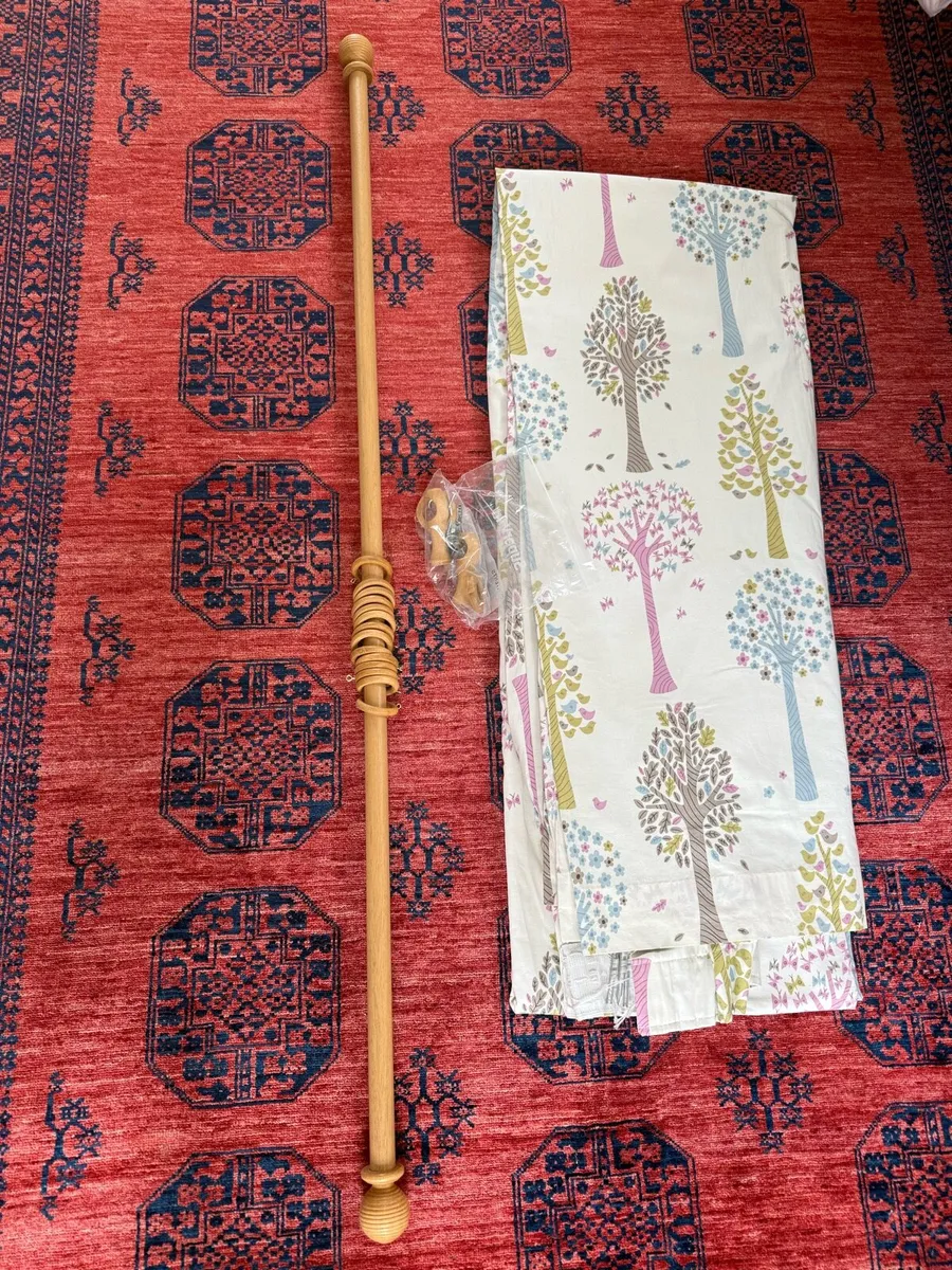 Curtains and curtain pole - Image 3