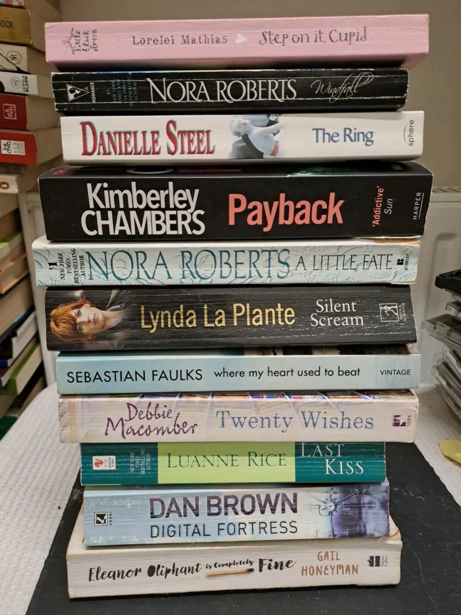 Paperback Fiction Bundle – Bestsellers (11 books) - Image 1