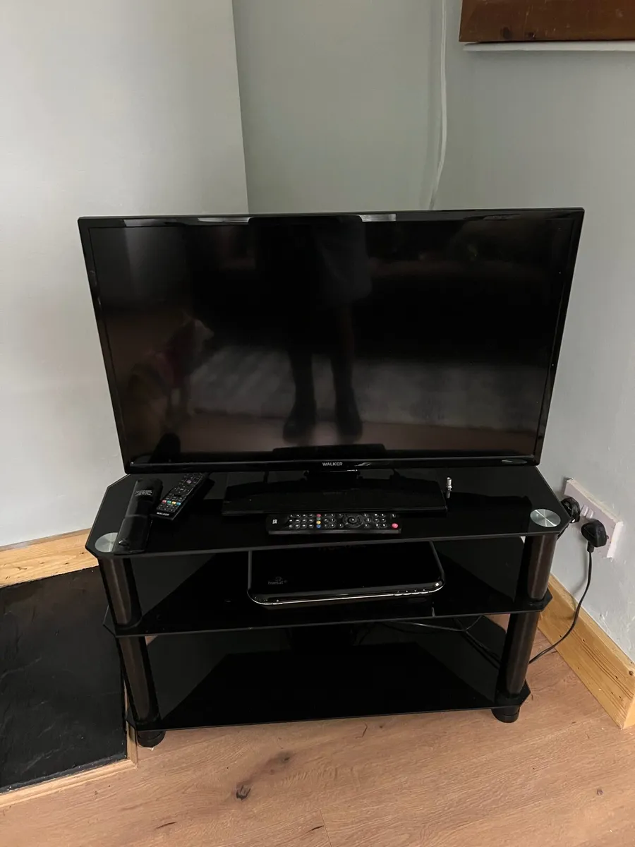 Walker TV & stand - Image 1