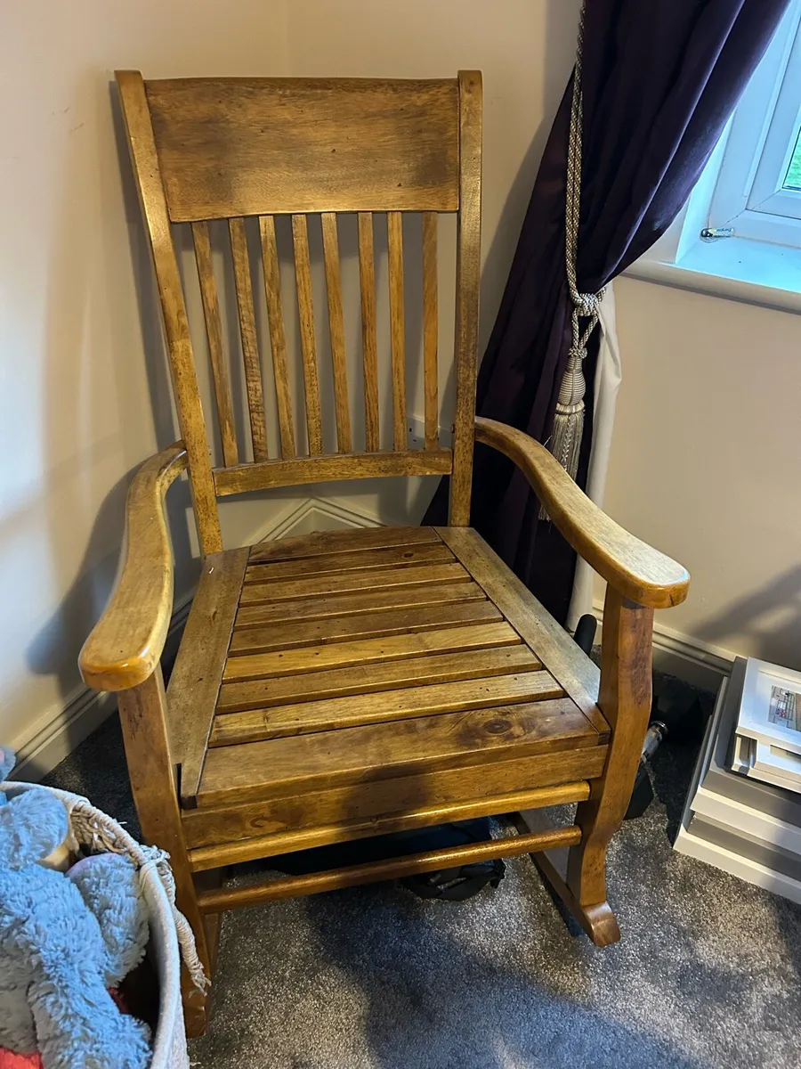 Chair and lamp bed and lockers - Image 1
