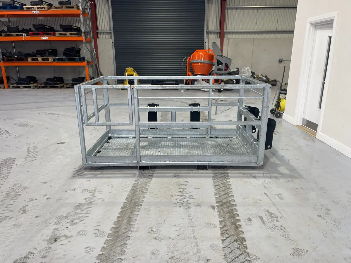 8x4 Man Baskets with Brackets on Long Side Only - Image 1