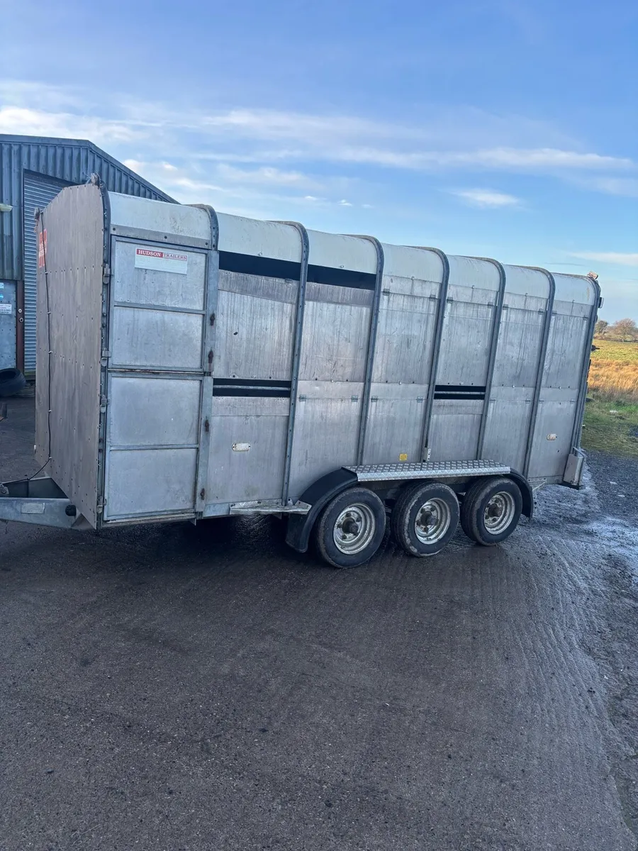 Cattle trailer - Image 1
