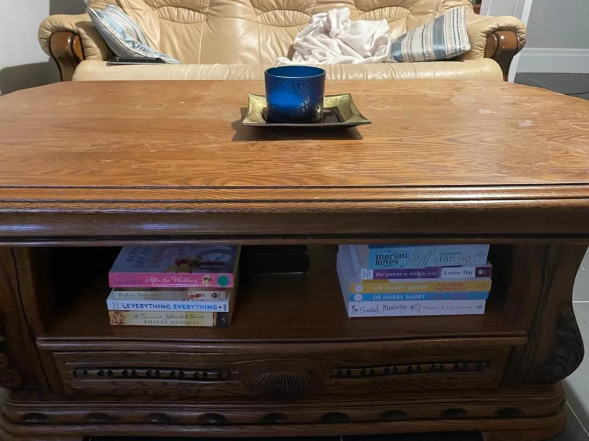 3 piece Leather suite & coffe table - Image 2