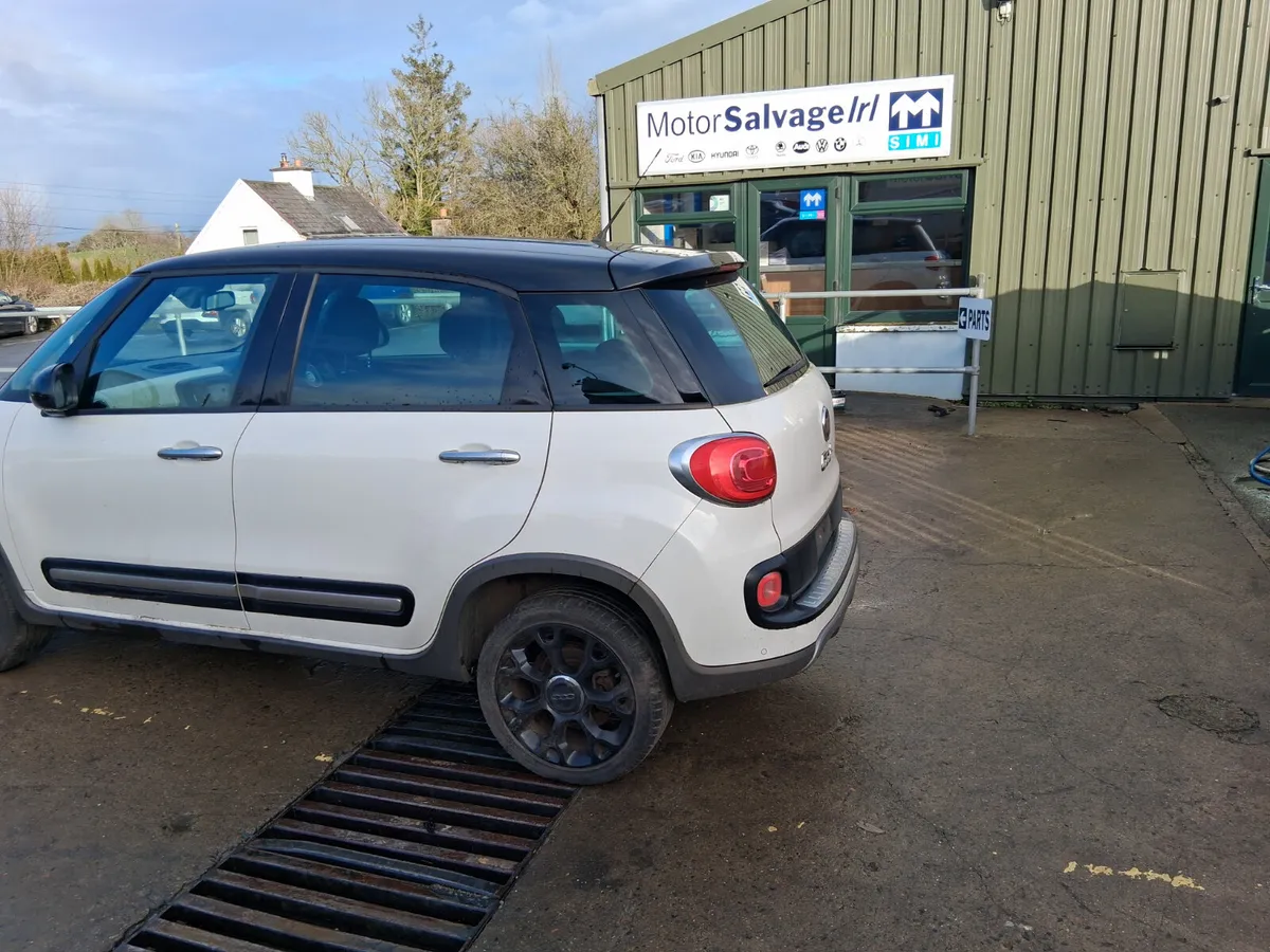 13 FIAT 500L  TREKKING MULTIJET (for parts only) - Image 2