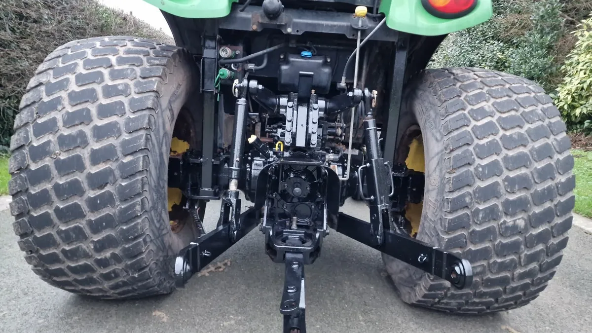 John Deere 4320 50hp Compact Tractor with Loader - Image 4
