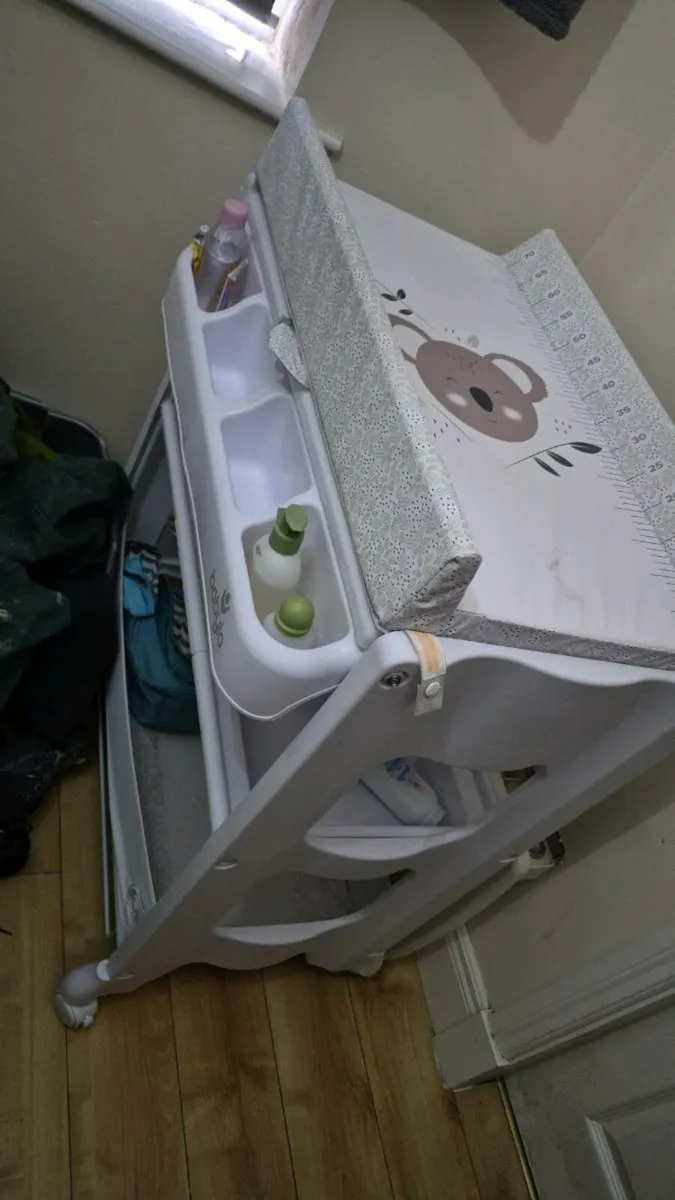 bathtub with support