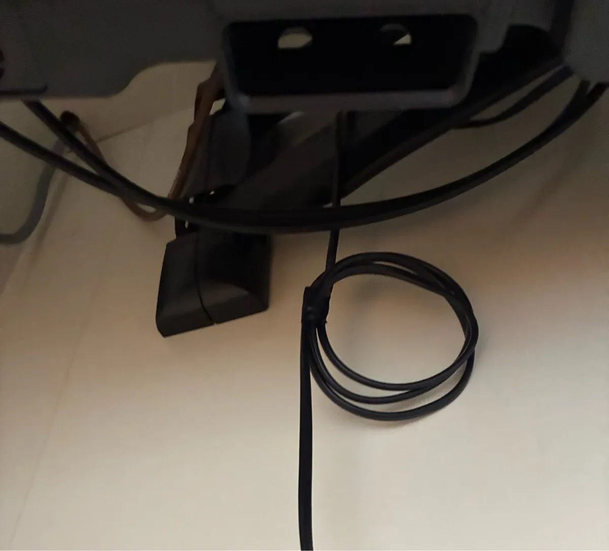 Walker 26 inch TV with mount & remote - Image 3