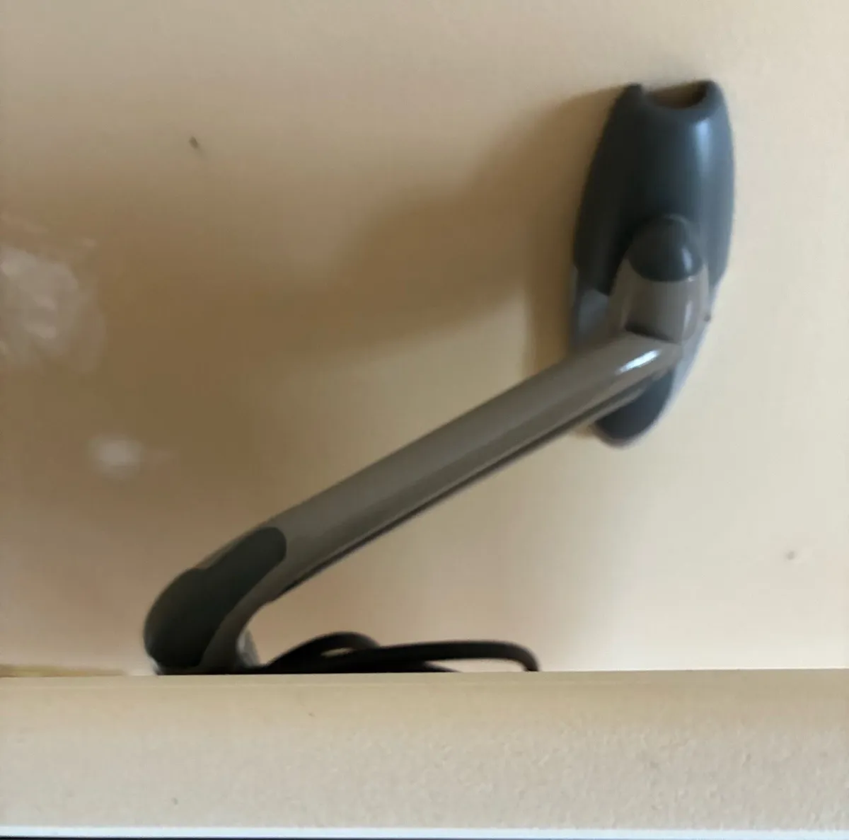 This is an LG 40UB800V 4K Ultra HD Smart TV.  Inc - Image 2