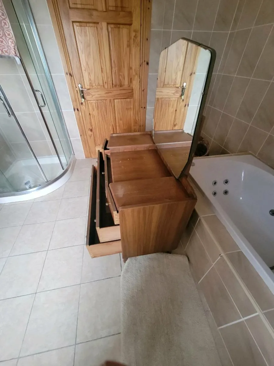 Vanity dressing table - Image 1
