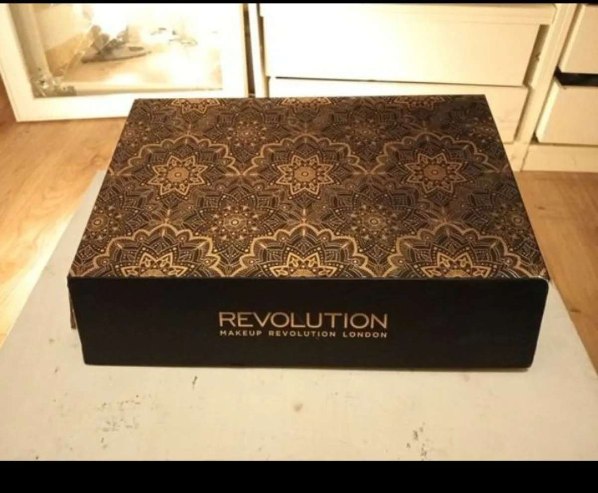 Revolution make up London full set - Image 2