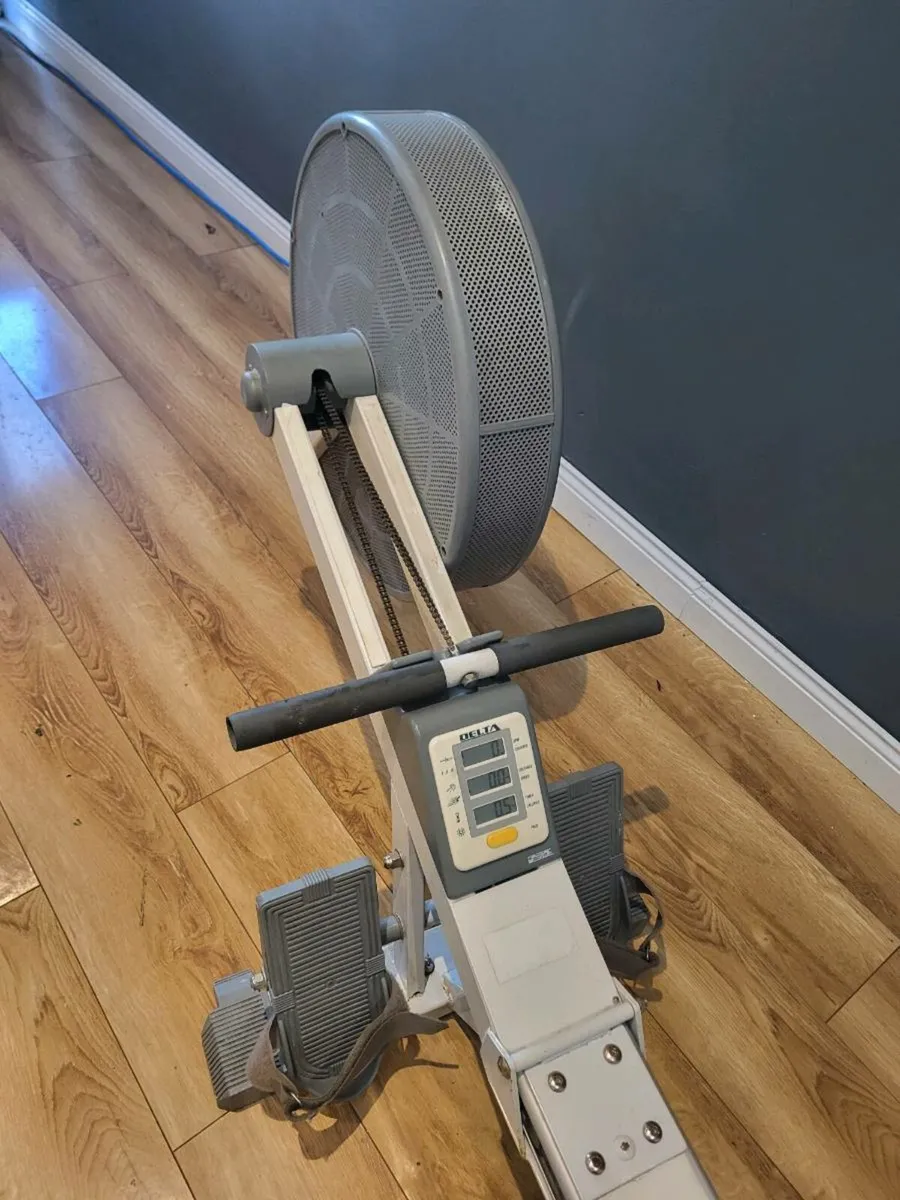 Rowing machine. - Image 2