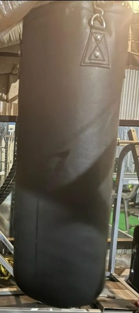 Heavy Punch Bag – Excellent Condition (Black) New - Image 1