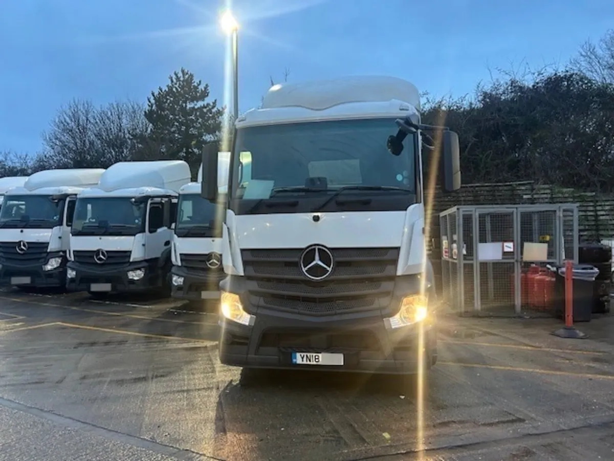 Mercedes-Benz 2545 Tractor Unit (2018) - Image 3