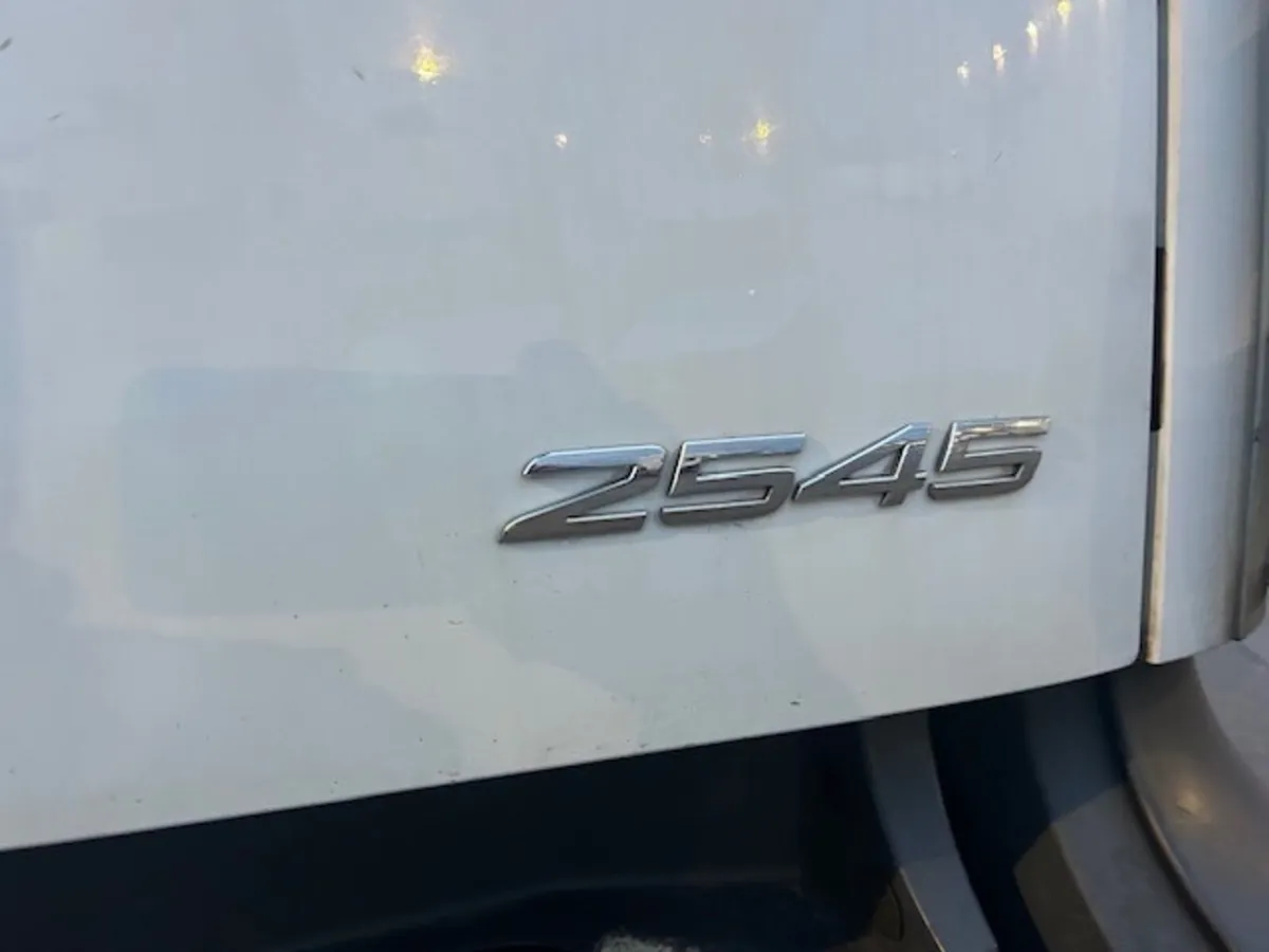 Mercedes-Benz 2545 Tractor Unit (2018) - Image 4
