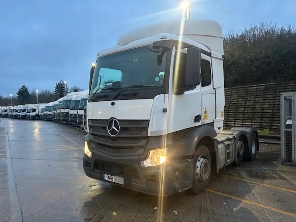 Mercedes-Benz 2545 Tractor Unit (2018) - Image 1