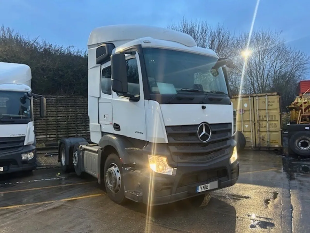 Mercedes-Benz 2545 Tractor Unit (2018) - Image 2