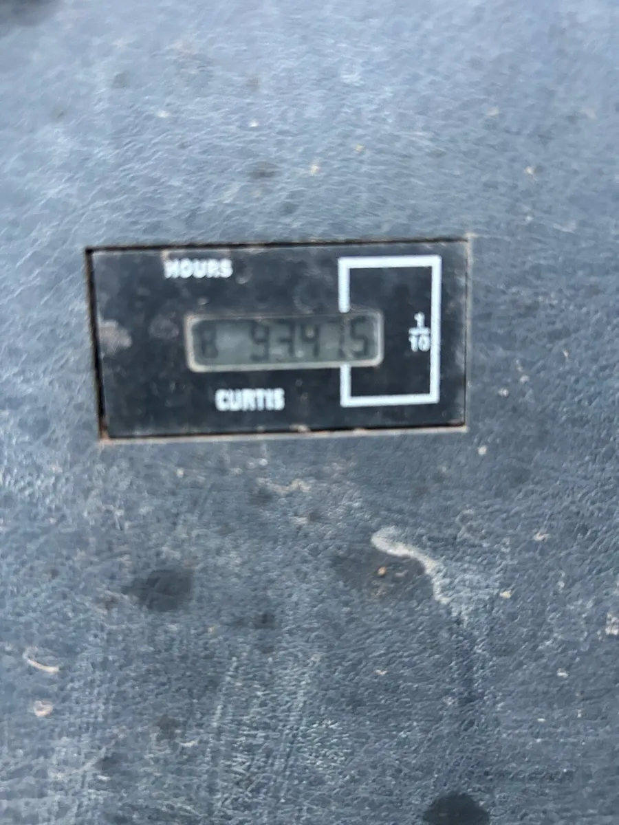 Hyundai 140 digger - Image 1