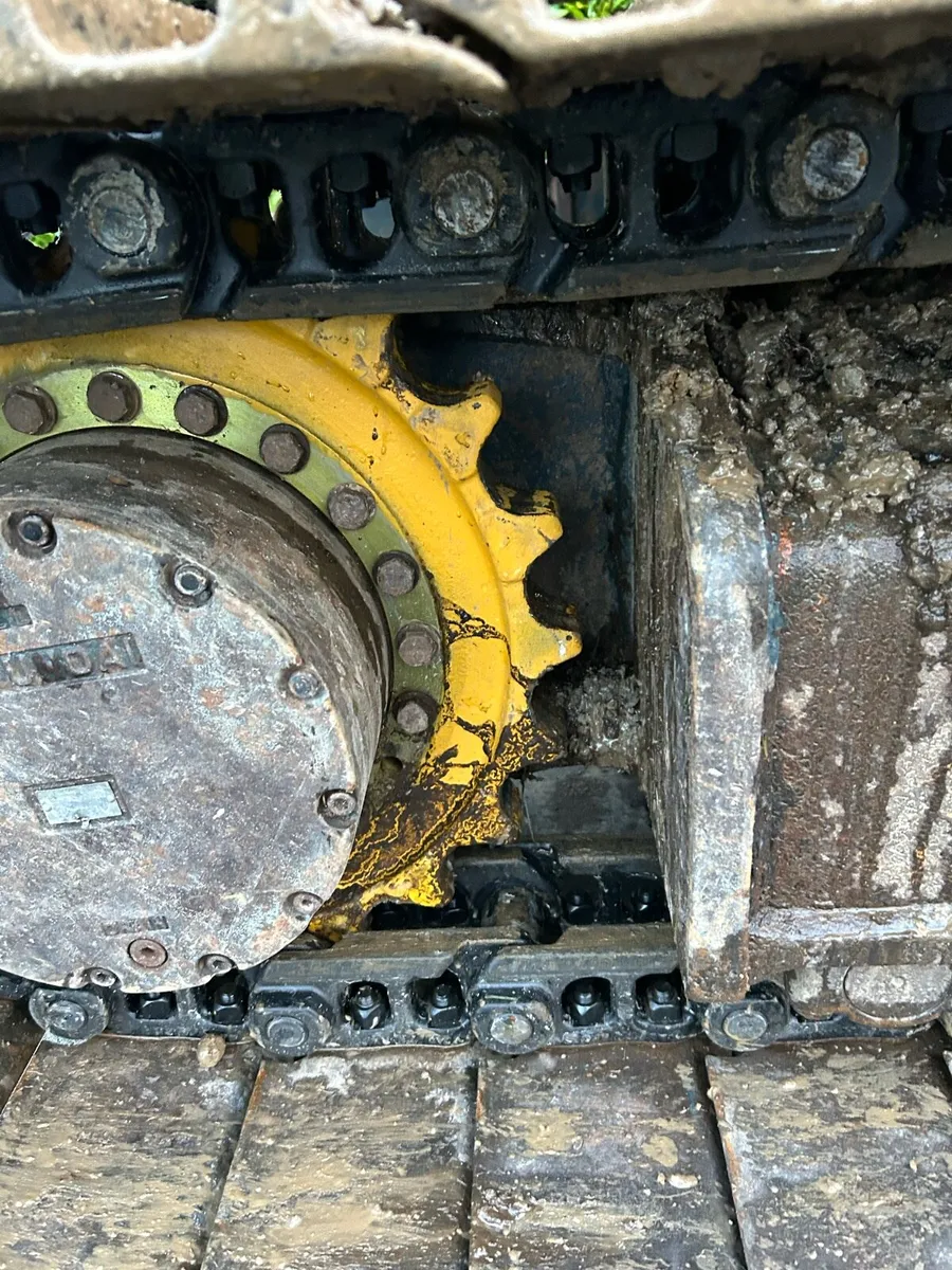 Hyundai 140 digger - Image 3